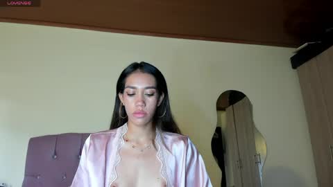 Snapshot of zoe_storm2 chatting on April 2026 10:22:01 PM Zoe online show from April 2026 10:22:01 PM