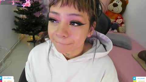 zoe_sullivan_ online show from November 2025 09:48:02 AM