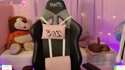 Snapshot of zoe_sullivan_ chatting on March 2026 09:27:02 AM zoe_sullivan_ online show from March 2026 09:27:02 AM