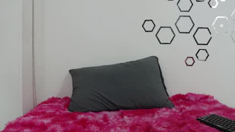 Carolina online show from November 2025 08:51:01 PM