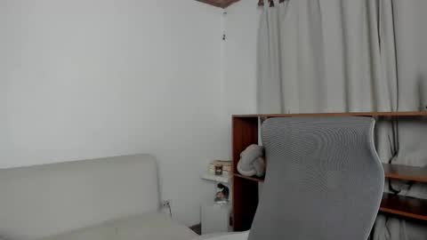 Snapshot of zoe_wattson chatting on February 2026 02:43:01 AM Zoe online show from February 2026 02:43:01 AM