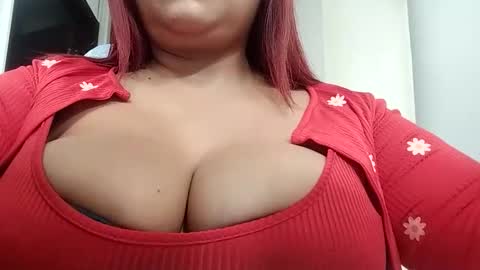 Snapshot of zoebenneti chatting on April 2026 04:51:01 PM zoebenneti online show from April 2026 04:51:01 PM