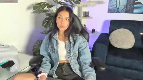 Snapshot of zoeconti chatting on March 2026 03:01:01 AM Zoe online show from March 2026 03:01:01 AM