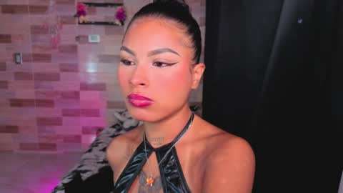 Snapshot of zoee_dolcee chatting on April 2026 09:01:01 PM Catt online show from April 2026 09:01:01 PM