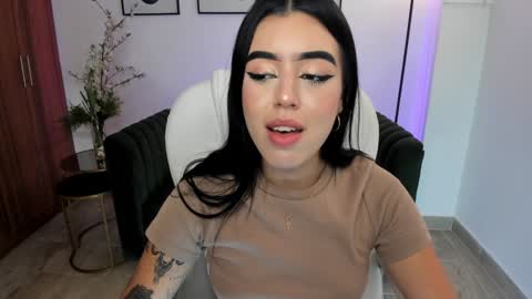  zoee jackson online show from January 2025 07:00:02 PM