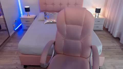 zoe online show from November 2025 03:06:02 AM