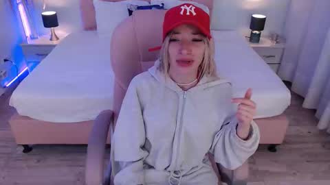 Snapshot of zoee_joness chatting on March 2026 03:43:02 AM zoe online show from March 2026 03:43:02 AM