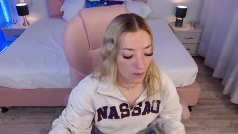 Snapshot of zoee_joness chatting on April 2026 02:45:02 AM zoe online show from April 2026 02:45:02 AM