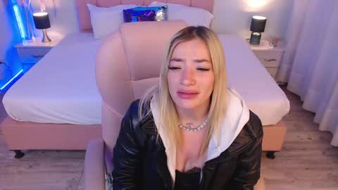 Snapshot of zoee_joness chatting on April 2026 07:45:01 AM zoe online show from April 2026 07:45:01 AM