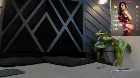 Zoe 3 online show from October 2025 05:28:01 PM