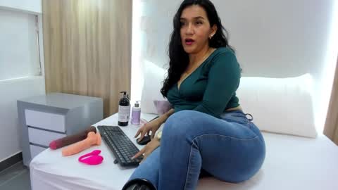 Snapshot of zoee_zi chatting on September 2025 07:17:02 PM zoee_zi online show from September 2025 07:17:02 PM