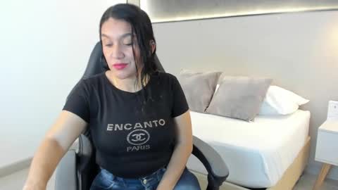 Snapshot of zoee_zi chatting on September 2025 06:57:02 PM zoee_zi online show from September 2025 06:57:02 PM