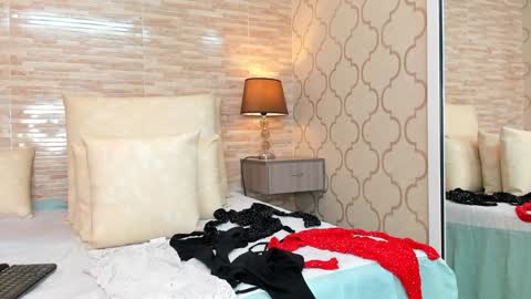 Snapshot of zoeesmitth chatting on December 2024 06:18:02 PM ZoeeSmitth online show from December 2024 06:18:02 PM