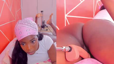 Snapshot of zoeethompson_cm chatting on February 2025 01:13:01 AM online show from February 2025 01:13:01 AM