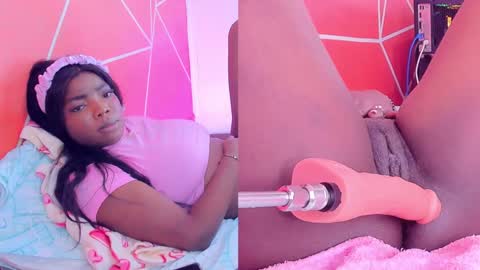 Snapshot of zoeethompson_cm chatting on February 2025 11:55:02 PM online show from February 2025 11:55:02 PM