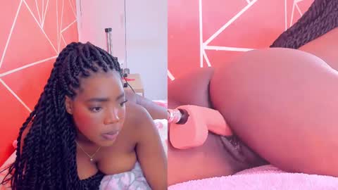 Snapshot of zoeethompson_cm chatting on February 2025 06:55:02 PM online show from February 2025 06:55:02 PM