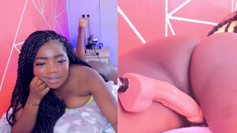 Snapshot of zoeethompson_cm chatting on February 2025 01:00:01 AM online show from February 2025 01:00:01 AM