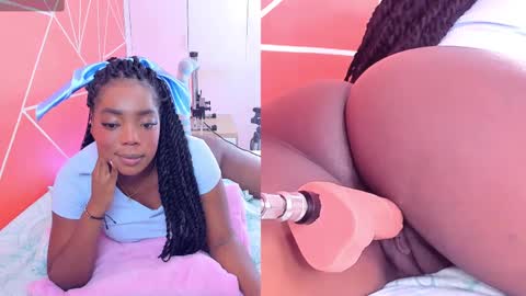 Snapshot of zoeethompson_cm chatting on March 2025 11:07:01 AM online show from March 2025 11:07:01 AM