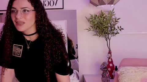 Snapshot of zoehilton chatting on February 2026 03:49:02 AM Zoe online show from February 2026 03:49:02 AM