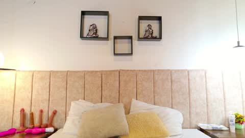 Snapshot of zoehot11 chatting on April 2026 01:11:01 PM Ale online show from April 2026 01:11:01 PM