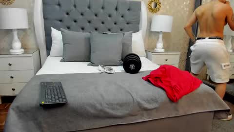 Zoe Krug online show from September 2025 11:46:02 AM