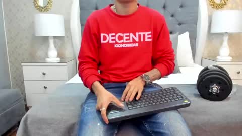 Zoe Krug online show from September 2025 01:38:01 PM