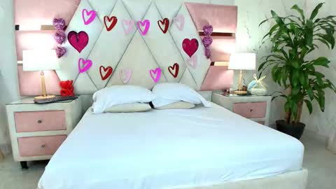 zoelucas online show from September 2025 07:05:01 PM