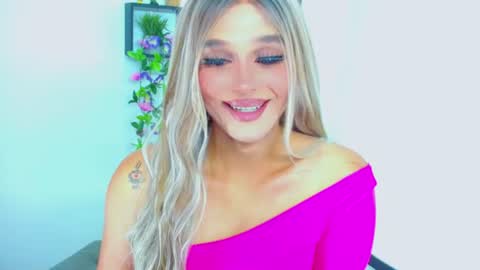 zoeschmmit online show from June 2026 12:35:01 AM