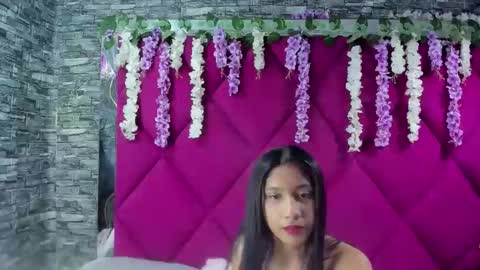 Snapshot of zoesmiitt chatting on May 2026 01:52:02 PM zoesmiitt online show from May 2026 01:52:02 PM
