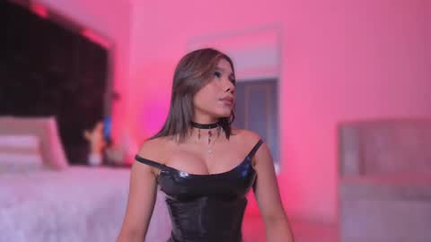 zoevidal_ online show from September 2025 12:04:02 PM