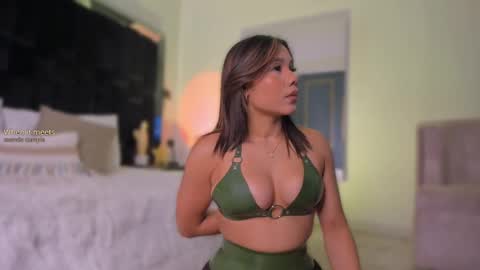 zoevidal_ online show from September 2025 11:46:02 AM