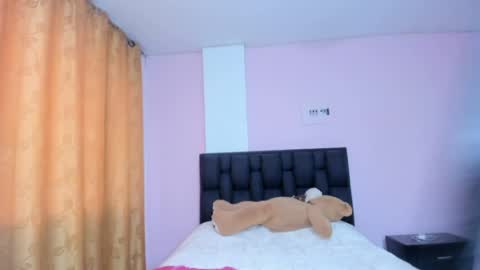 Snapshot of zoey_babyqueen19 chatting on April 2026 10:57:02 PM Zoey online show from April 2026 10:57:02 PM