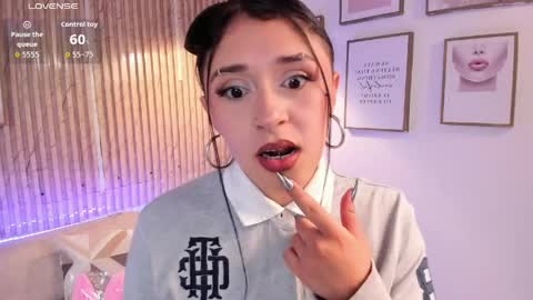 Snapshot of zoey_monroe_ chatting on April 2026 01:20:01 PM Zoey online show from April 2026 01:20:01 PM