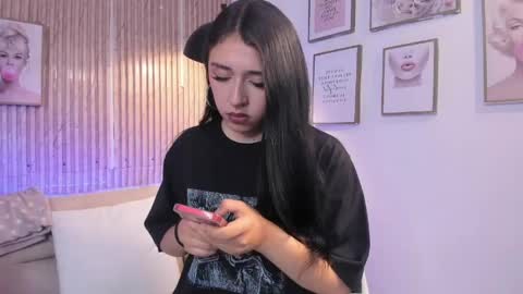 Snapshot of zoey_monroe_ chatting on April 2026 01:06:02 PM Zoey online show from April 2026 01:06:02 PM