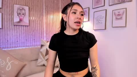 Snapshot of zoey_monroe_ chatting on April 2026 01:01:02 PM Zoey online show from April 2026 01:01:02 PM