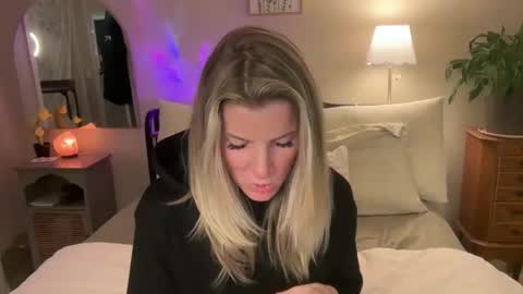 Zoeydanner online show from March 2026 04:53:02 AM