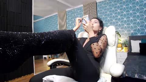 Zoey online show from November 2025 10:00:02 PM