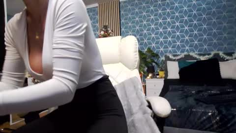 Zoey online show from December 2025 07:20:02 PM