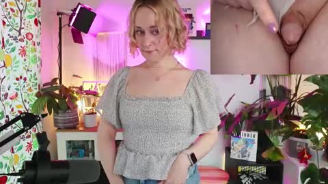 Zoey Ryan online show from November 2025 06:48:02 PM