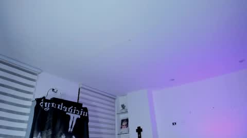 Snapshot of zombieeporcelainex chatting on April 2026 05:25:01 AM SOPHIE online show from April 2026 05:25:01 AM