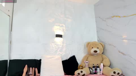 Violeta online show from October 2025 12:04:02 PM