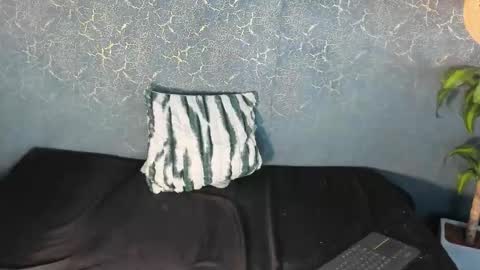 Snapshot of zorre_ chatting on October 2025 06:18:02 PM Zoe And Frienda online show from October 2025 06:18:02 PM