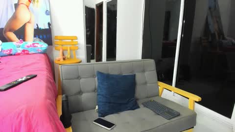 zou_quira online show from January 2026 02:03:01 AM