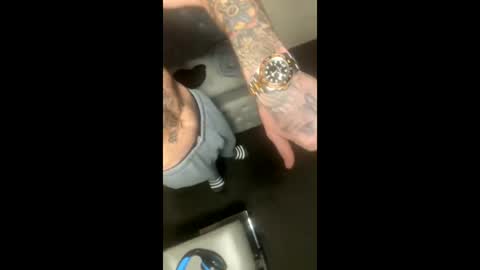 zuez23 online show from December 2025 03:53:01 PM