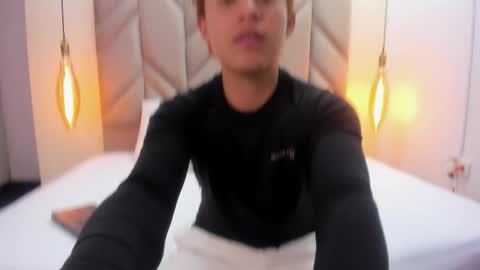 Zukulan online show from November 2025 04:19:01 PM