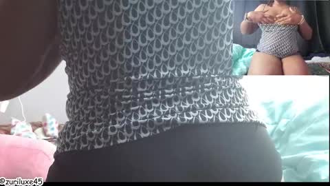 Snapshot of zuriluxe45 chatting on October 2025 07:37:01 PM zuriluxe45 online show from October 2025 07:37:01 PM