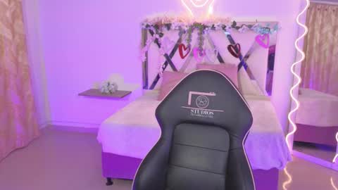 ZURY   online show from October 2025 11:35:01 AM