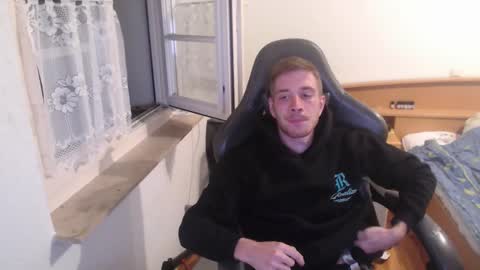 Zuzmoe online show from November 2025 11:48:01 PM