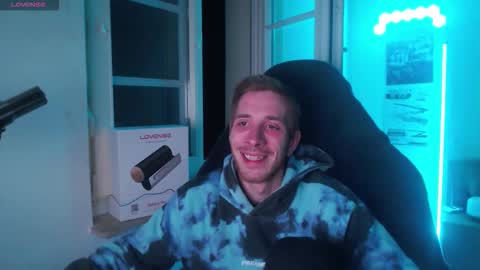 Zuzmoe online show from December 2025 09:46:02 PM