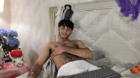 zyan_moreno online show from October 2025 05:35:02 PM